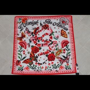 GUCCI Floral Snake Scarf: L' Aveugle Par Amour